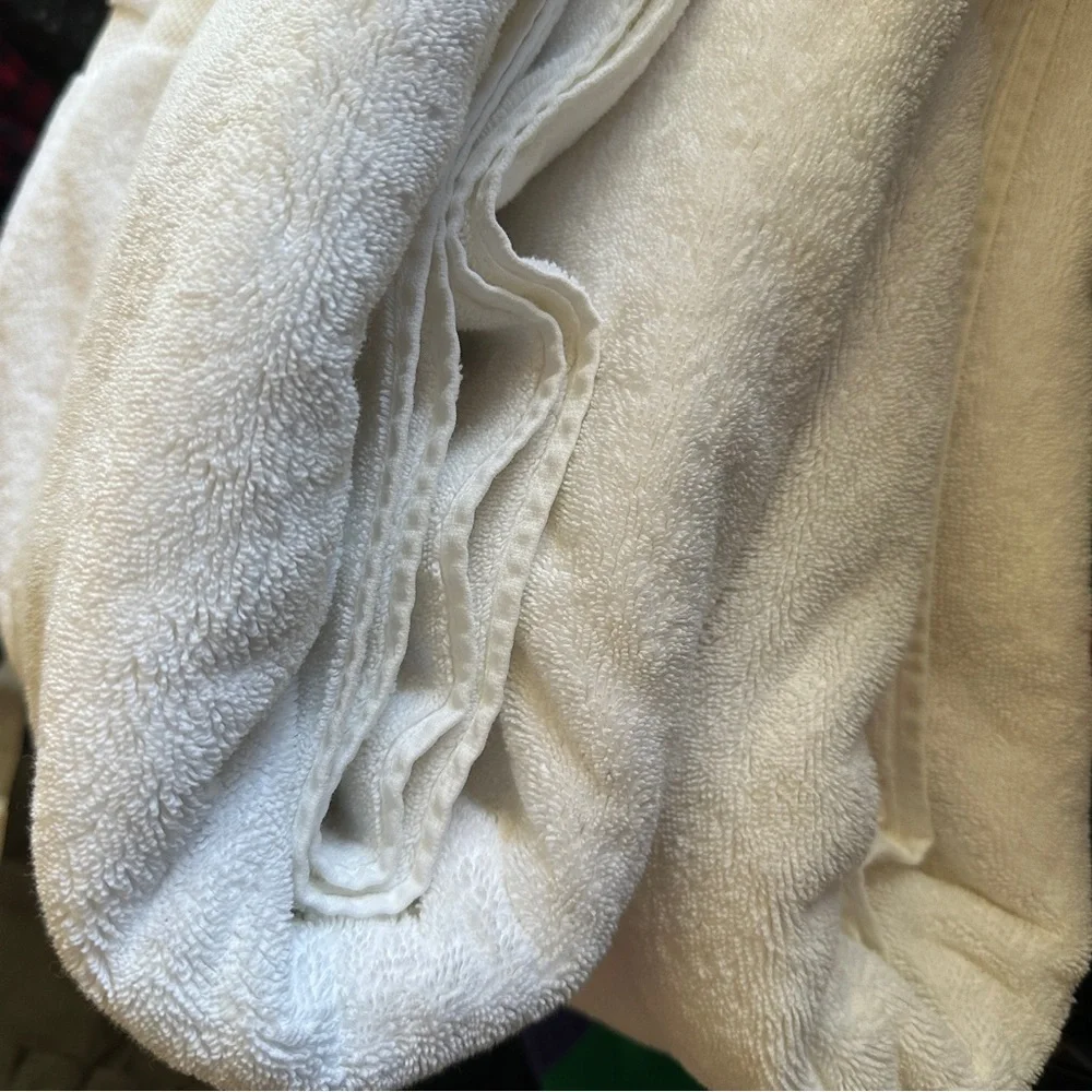 RESTORATION HARDWARE bath towels lot of 2 37 X 68 -FIRM